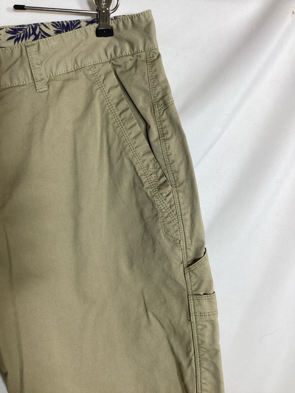 Mens Carbon2Cobalt Khaki Shorts with Lots of Back Pockets Size 36 - Picture 3 of 7